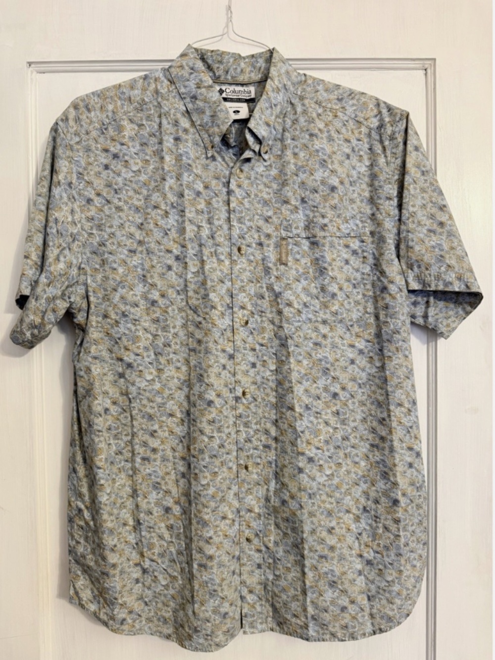 Columbia Fish Pattern Button Down Short Sleeve Men’s L